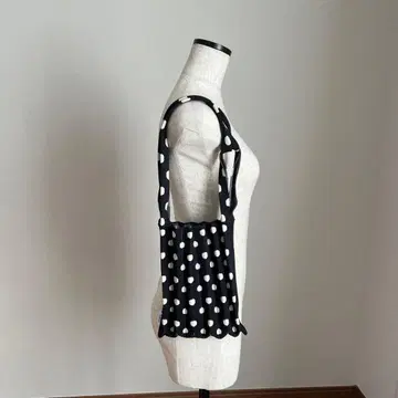 블랙과 화이트 물방울 패턴 숄더백