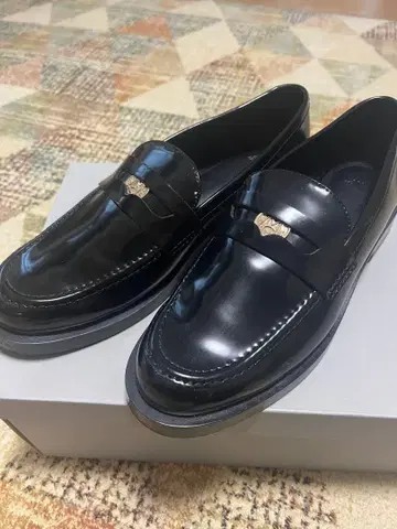 H&M 블랙 코인 로퍼 에나멜풍 40 사이즈