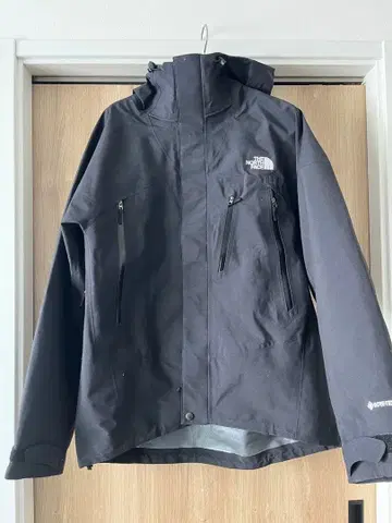 The North Face GORE-TEX 마운틴 후드티 블랙