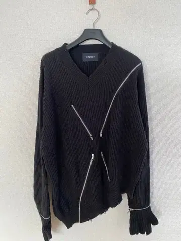 [ GRANCY ] 지퍼 디자인 비대칭 니트 그랑시