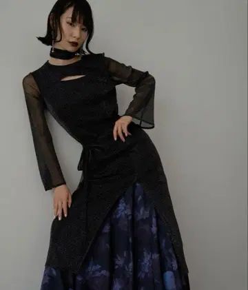 HARE 컷 아웃 라메 시어 원피스