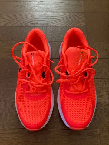 언더아머 러닝화 UA 서지3