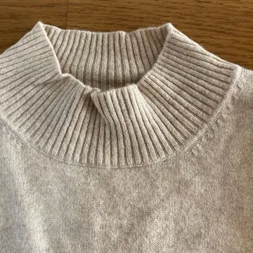 캐시미어 100% 모크넥 스웨터 베이지 M 사이즈