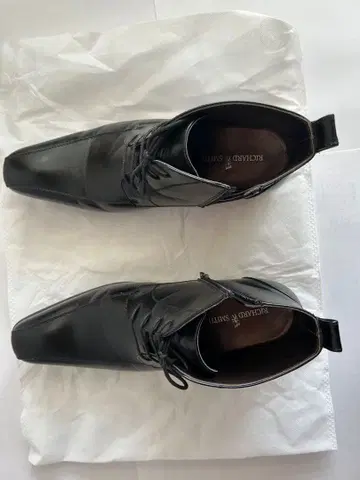 블랙 가죽 하이컷 부츠