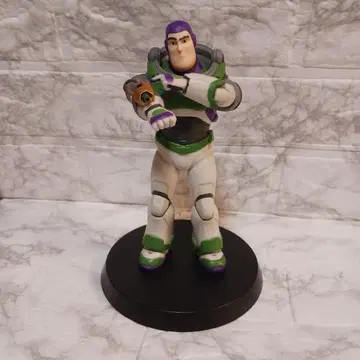 버즈 라이트이어 피규어
