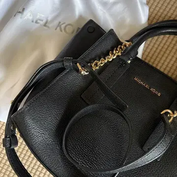 마이클코어스 블랙 핸드백