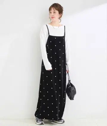 새상품 B.C STOCK [WEB 한정판] 벨로아 플라워 자수 원피스