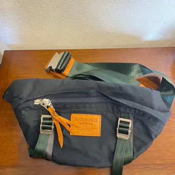 MASTER-PIECE 바디백 블랙/그린