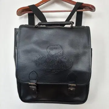 럭색 스누피 엠보싱 백팩 THE SUPERBEAGLE