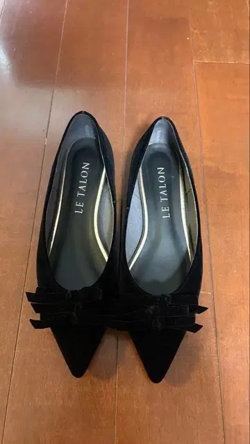 가격 인하 가능 LE TALON 블랙 스틸레토 플랫슈즈 상자 없음