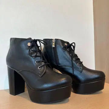 블랙 플랫폼 힐 부츠
