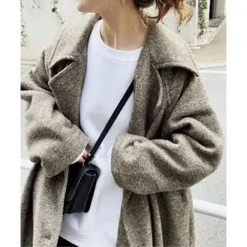 2022.w 슬라이버 헤링본 볼륨 코트 BROWN