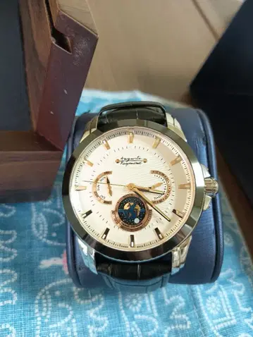 매우 새상품급. 오거스트 레이몬드 마젤란 궤도 위성 손목시계