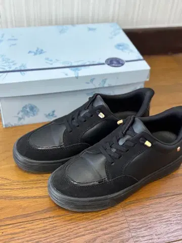 블랙 스웨이드 합성 피혁 스니커즈 24cm