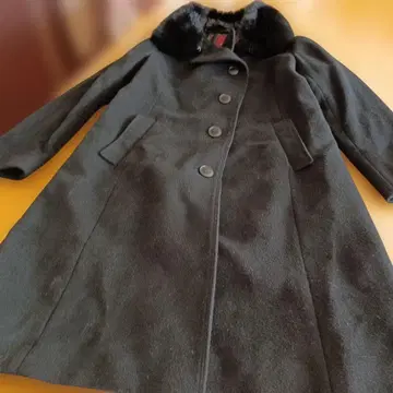 아마카 블랙 퍼 옷깃 롱 코트