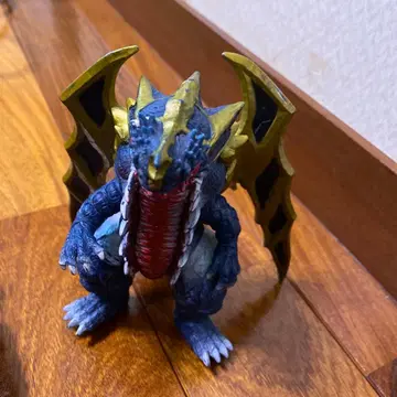 울트라맨 가이에 등장하는 괴수 [킹 오브 몬스]의 소프트 비닐 인형