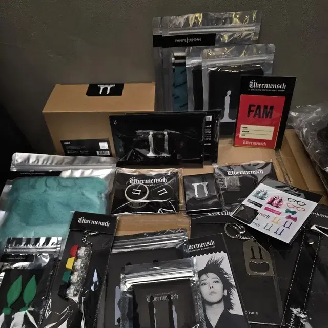 지드래곤 콘서트 전시회 md 응원봉 키링 굿즈 판매합니다 (전부 미개봉)