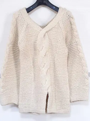 [ 새상품급 ] 케이블 짜임 크림색 스웨터 M 사이즈