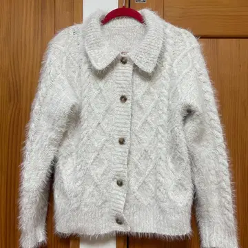 화이트 케이블 짜임 가디건