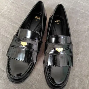 ZARA 블랙 프린지 로퍼 37