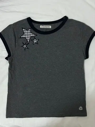 Coyseio 그레이 별 자수 T셔츠 한국