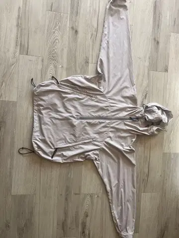 후드 부착 나일론 자켓 베이지 초레어