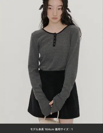 LA BELLE ETUDE 롱 슬리브 리브 상의 그레이