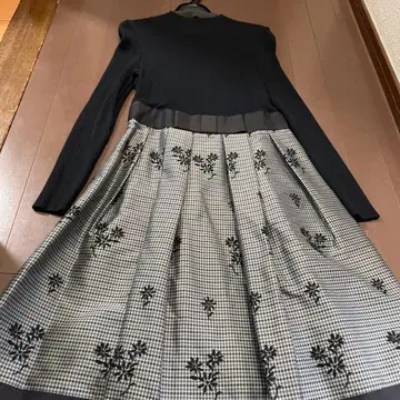 무릎 기장 원피스 긴팔 플라워 자수