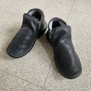 새상품 ARCOPEDICO 스웨이드 숏부츠 블랙 22.5cm 55