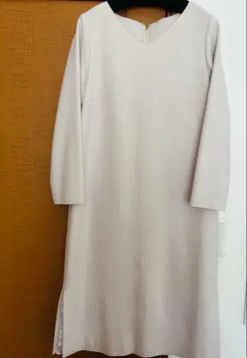 베이지 긴팔 A라인 원피스