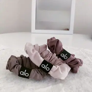 일본 미입고 alo yoga 미니 스크런치 3개