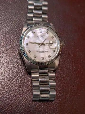 로만디노 쉘 다이얼 쿼츠