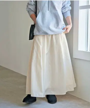 Spick and Span 나일론 새틴 볼륨 스커트 미사용 새상품