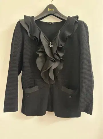 TO BE CHIC 2단 프릴 참 지퍼 가디건