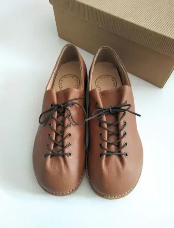 새상품 hocco 가죽 신발 레트로 카멜 24cm 사이즈