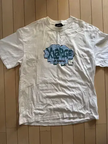 그래픽 프린트 화이트 T셔츠