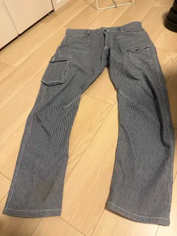 스트라이프 워크 팬츠 사이드 포켓 포함