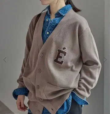 슬로브 이에나 사가 자수 맨투맨 니트 가디건 베이지