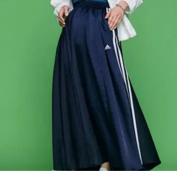 adidas 네이비 플레어 스커트