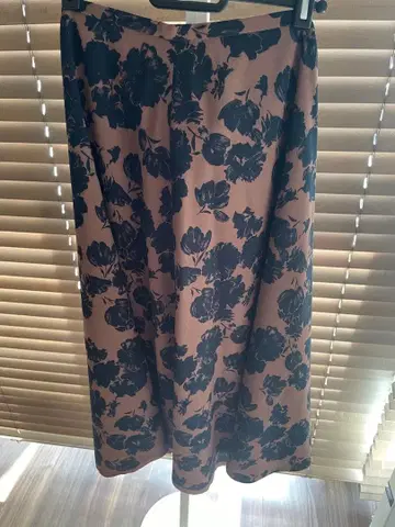 Tomorrow land 플레어 롱 스커트 꽃무늬 브라운 네이비