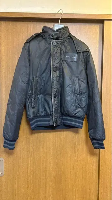 바시티 자켓 (탈부착 가능 후드 부착) 블랙