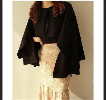블랙 케이프 스타일 긴팔 상의