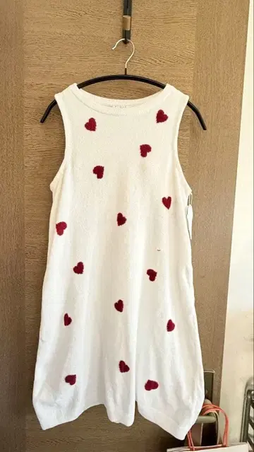 하트 무늬 슬리브리스 원피스