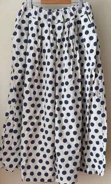 이치 스카초 아이보리 x 네이비 도트 패턴