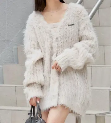 완판템 Chico 브로치 부착 샤기 모헤어 가디건 빅 아우터