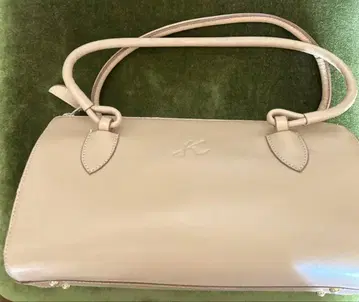 K 베이지 가죽 핸드백