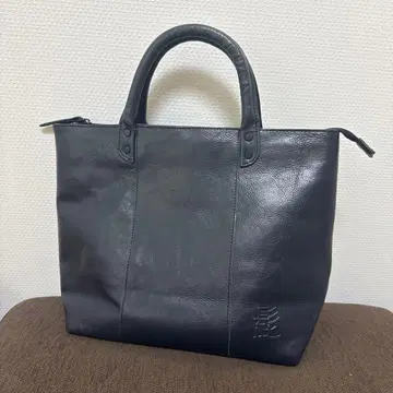 네이비 컬러 가죽 토트백