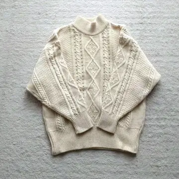 아이보리 케이블 니트 스웨터 U-ROAD