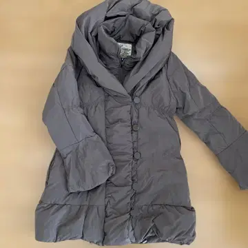 그레이 후드 부착 다운 자켓