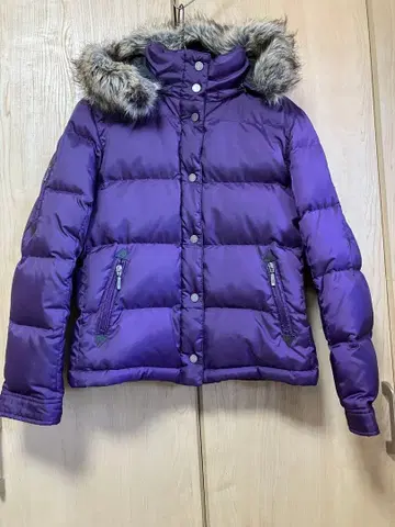유니클로 보라색 퍼 달린 숏 다운 자켓 새상품급